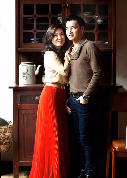 Cặp đôi kết hợp diễn hài tại các trung tâm nghệ thuật ở hải ngoại.