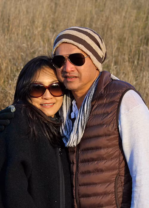 Ngày 17/11/1995, cặp đôi nghệ sĩ hải ngoại Quang Minh - Hồng Đào tổ chức hôn lễ tại Mỹ.