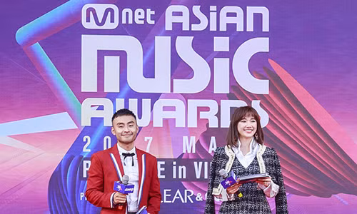 Hari Won noi chua ro tieng Viet van dat show MC... coi thuong khan gia