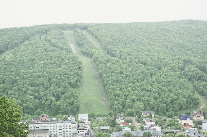 2. Bạn có bao giờ thắc mắc khu trượt tuyết sẽ trông như thế nào vào mùa hè?