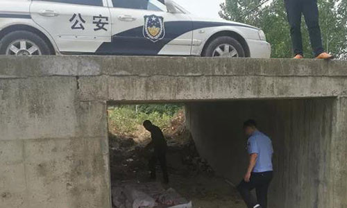 Con trai “dai gia” bo nha di song duoi gam cau chi vi...