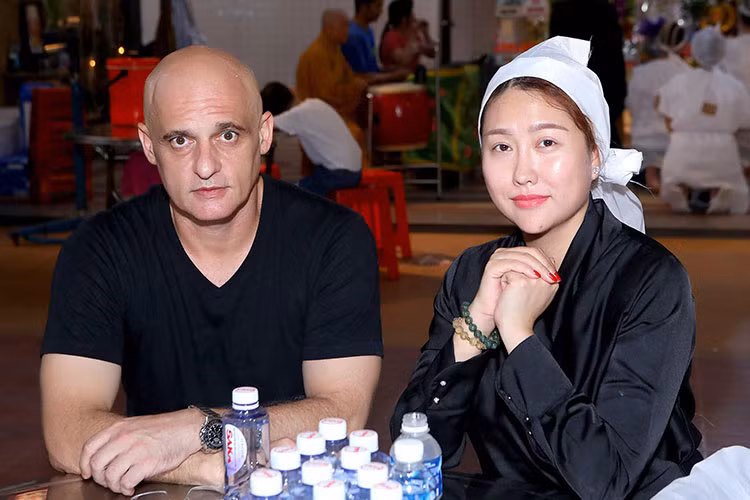 Phi Thanh Vân gửi lời cảm ơn đến chồng cũ đầu tiên khi gặp lại anh tại một buổi họp. Ảnh: FBNV