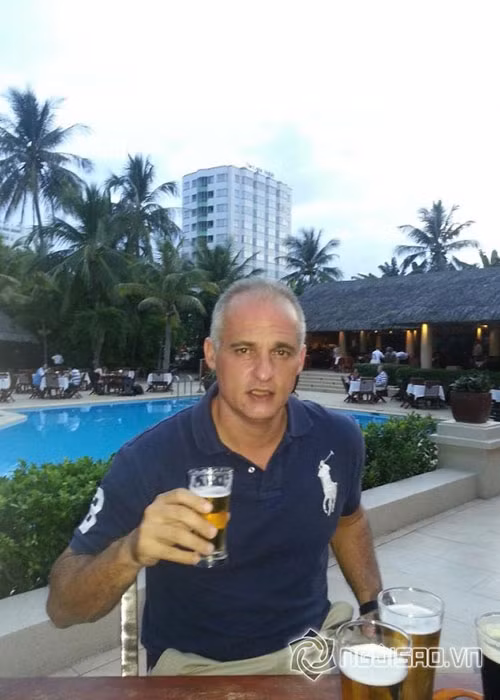 Hiện tại, chồng cũ của Phi Thanh Vân tận hưởng cuộc sống vui vẻ bên bạn bè. Ảnh: FBNV