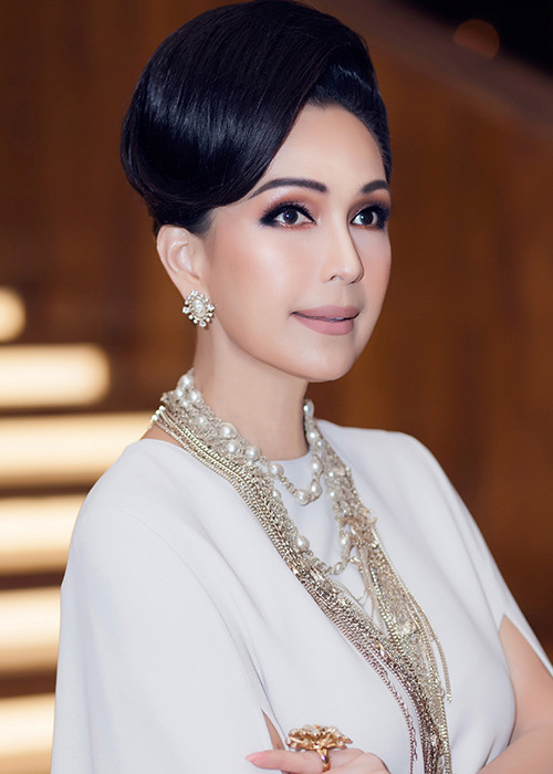 Nữ hoàng ảnh lịch luôn cảm thấy hạnh phúc, mãn nguyện với hạnh phúc bình dị đang có được bên chồng con trong suốt những năm qua.