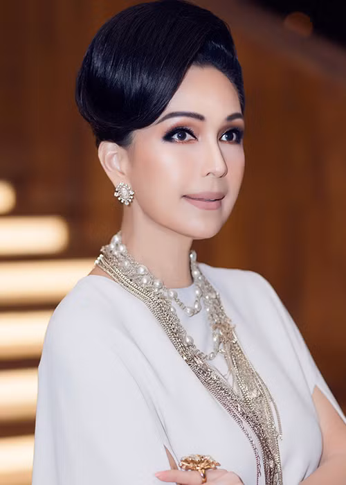 Nữ hoàng ảnh lịch luôn cảm thấy hạnh phúc, mãn nguyện với hạnh phúc bình dị đang có được bên chồng con trong suốt những năm qua.