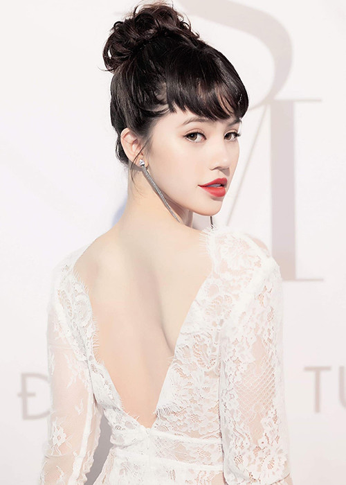 Jolie Nguyễn là bạn thân của Hoa hậu Kỳ Duyên cho đến khi cả hai cạch mặt nhau vì những mâu thuẫn không thể giải quyết.