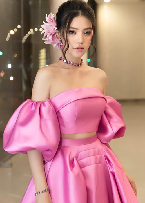 Người đẹp sinh năm 1995 thừa nhận cô chỉ chỉnh sửa mũi.