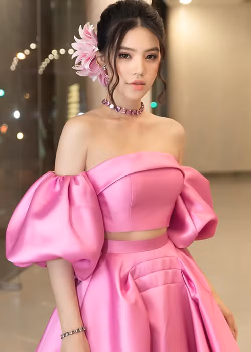 Người đẹp sinh năm 1995 thừa nhận cô chỉ chỉnh sửa mũi.