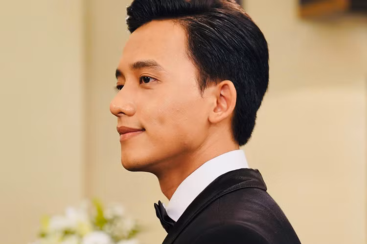 Trước khi bị đồn yêu Mỹ Tâm, Mai Tài Phến từng có một vài mối tình. Theo lời nam diễn viên, năm 15 tuổi, anh lần đầu biết yêu. "Đó là tình yêu học sinh trong sáng. Bạn gái đó rất hiền, dễ thương và đặc biệt rất quan tâm đến Phến", nam diễn viên chia sẻ.