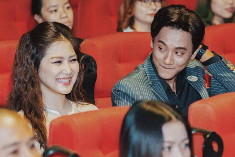 Vì suy nghĩ rằng tình bạn sẽ bền hơn tình yêu nên Hương Tràm và Mai Tài Phến quyết định không tiến xa hơn vì sợ ảnh hưởng đến công việc. Ảnh: Khám phá