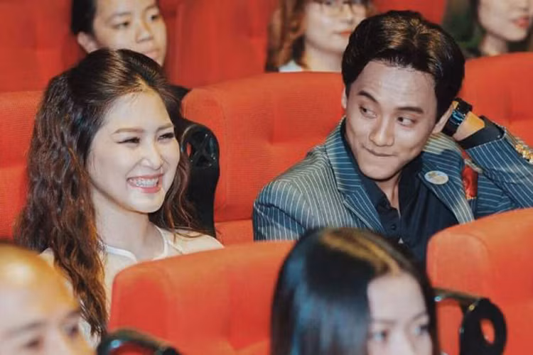 Vì suy nghĩ rằng tình bạn sẽ bền hơn tình yêu nên Hương Tràm và Mai Tài Phến quyết định không tiến xa hơn vì sợ ảnh hưởng đến công việc. Ảnh: Khám phá