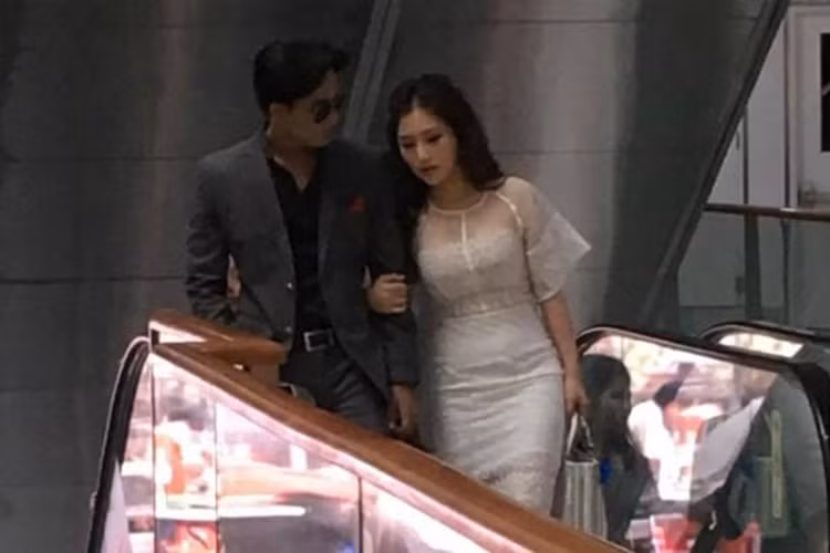 Mai Tài Phến từng có thời gian tìm hiểu Hương Tràm sau khi cả hai hợp tác trong MV "Em gái mưa". Ảnh: Khám phá