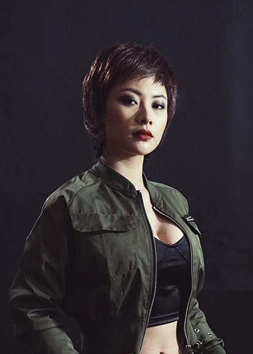 Huyền Thạch sở hữu gương mặt cá tính, vóc dáng quyến rũ. Với lợi thế ngoại hình, từ hot girl, cô lấn sân đóng phim. Bộ phim mới nhất có sự tham gia của Huyền Thạch là "Mê cung". Trong phim, cô đóng vai con gái của ông trùm ma túy Cường Lâm.