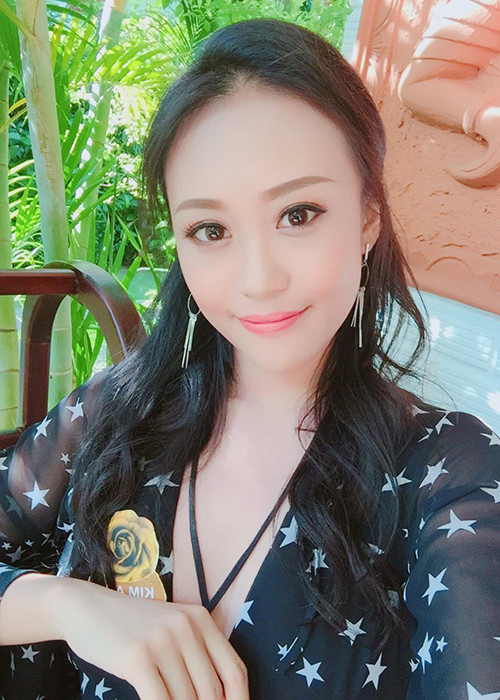 Trong buổi chụp hình bikini vừa qua, Kim Anh cho biết, cô cảm thấy bối rối không biết phần tạo dáng của mình có phản cảm hay không.