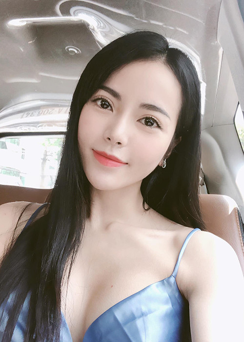 Xinh đẹp, quyến rũ không kém cạnh Huyền Thạch trong top 5 Nữ hoàng quyến rũ là Kim Thành.