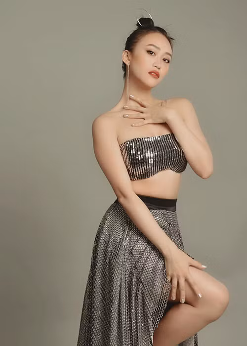 Top 5 Nữ hoàng quyến rũ Kim Anh vừa là vũ công vừa là diễn viên.