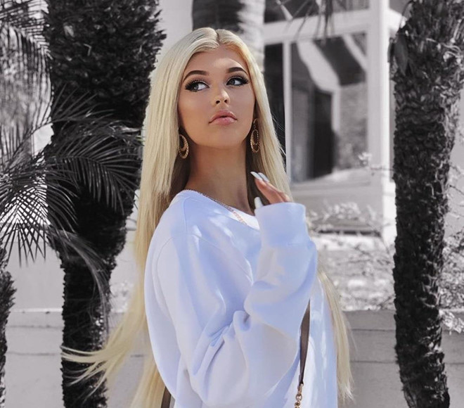 Xinh đẹp, nổi tiếng, trang cá nhân của cô gái 17 tuổi hiện có hơn 16 triệu người theo dõi. Những bức hình khoe vẻ ngoài sang chảnh, cuốn hút của 10X luôn hút hàng triệu lượt "thả tim" từ dân mạng.