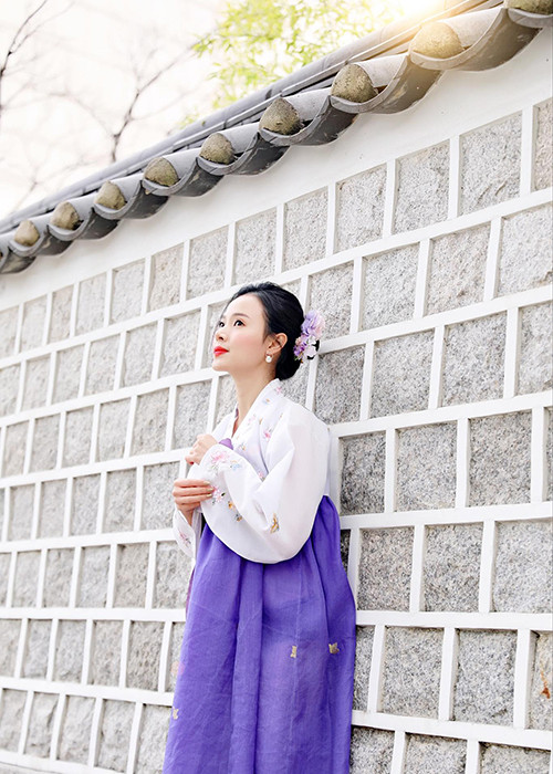 Midu được khen xinh như tiên nữ khi khoác lên mình bộ trang phục truyền thống người phụ nữ Hàn Quốc.