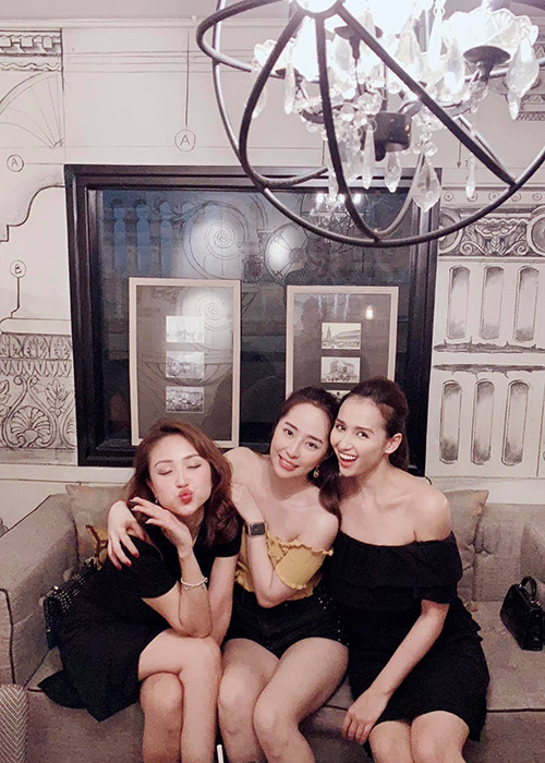 Lã Thanh Huyền, Quỳnh Nga và Vân Hugo đọ vẻ gợi cảm.