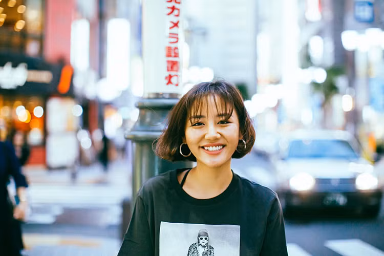 Văn Mai Hương du lịch Nhật Bản. Cô tâm sự đây là nơi cô đã lựa chọn để giải toả căng thẳng, chữa lành vết thương trầm cảm đầu tiên của cuộc đời, khi cô mất niềm tin vào cuộc sống.