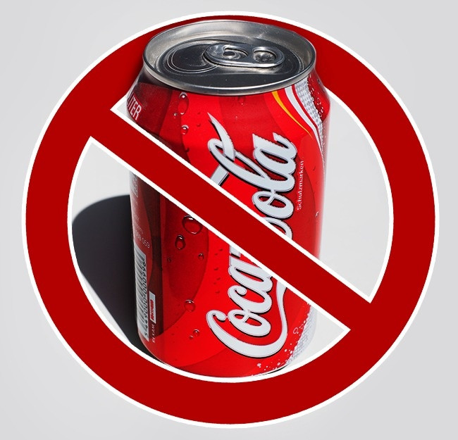 7. Không có Coca-Cola trong các cửa hàng: Trước năm 2015, chỉ có 2 quốc gia trên thế giới nơi Coca-Cola bị cấm: Cuba và Triều Tiên. Khi đồ uống này cuối cùng đã được phép bán ở Cuba thì Triều Tiên là quốc gia duy nhất trên thế giới không có Coca.