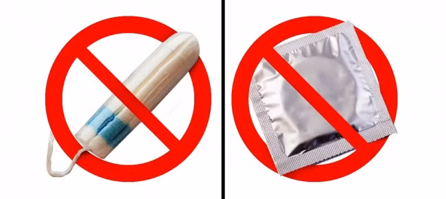 10. Người nước ngoài không được chụp ảnh hoặc thậm chí nói chuyện với người dân địa phương khi chưa được cho phép. Một công dân địa phương sẽ không bị bỏ tù hoặc bị xử tử vì một cuộc trò chuyện với người nước ngoài. Nếu bạn cố gắng nói chuyện với ai đó hoặc chụp ảnh người dân, họ có thể sẽ chạy trốn. Du khách còn bị cấm chụp ảnh bất cứ thứ gì xung quanh. Hướng dẫn viên du lịch đi cùng sẽ ngăn không cho bạn chụp bất cứ thứ gì, đặc biệt là những thứ liên quan đến quân sự.