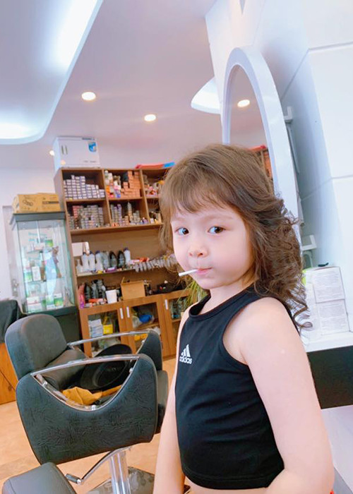 Elly Trần từng chia sẻ cô chỉ mong con gái sau này được học hành tử tế để biết đúng sai, biết đối nhân xử thế.