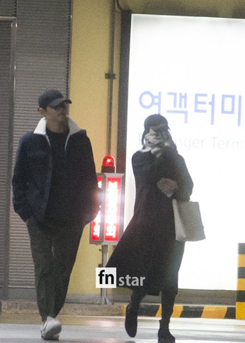 Song Joong Ki thường xuyên hộ tống Song Hye Kyo tham gia sự kiện, đi xem ca nhạc, đi du lịch cùng bạn bè.