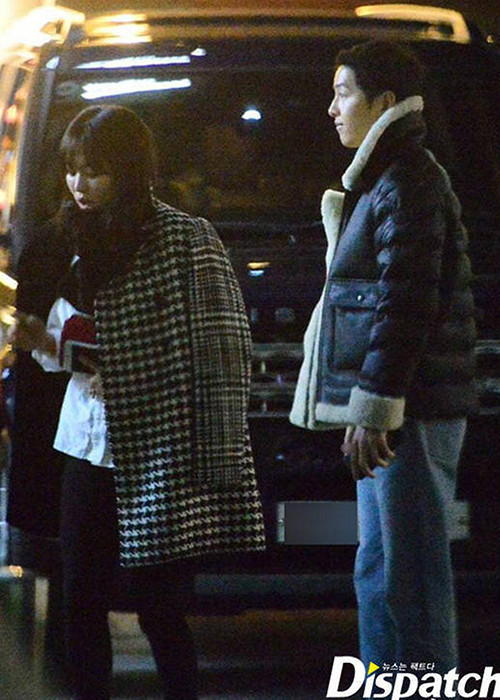 Truyền thông xứ Hàn đã chộp lại được những khoảnh khắc thân mật của cặp đôi diễn viên trước khi cả hai xác nhận chuyện hẹn hò.