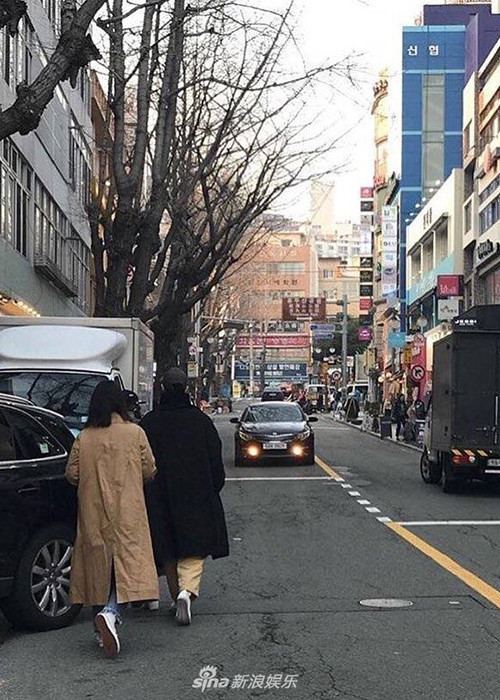 Tài tử xứ Hàn thậm chí từng từ chối tham gia bom tấn "Kingdom" để dành thời gian bên vợ.