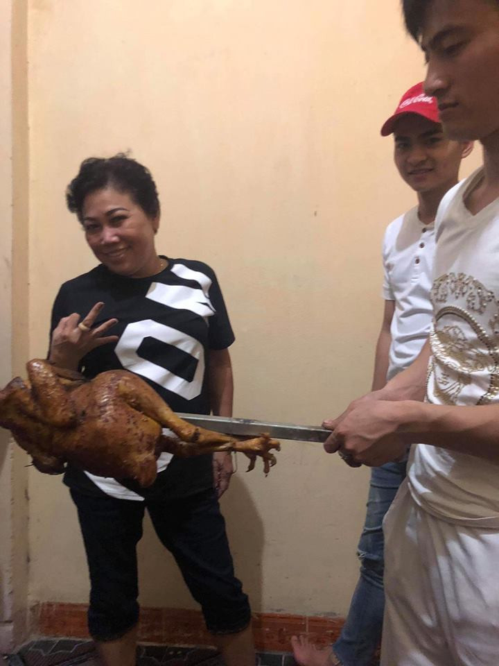 Siu Black tâm sự, cuộc sống ở quê nhà của chị rất giản dị. Có ngày, cả gia đình chị tiêu không đến 50 nghìn đồng.