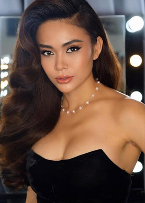 Năm 2018, Mâu Thủy cũng từng vướng nghi vấn dao kéo bởi sự thay đổi bất ngờ về vòng một.