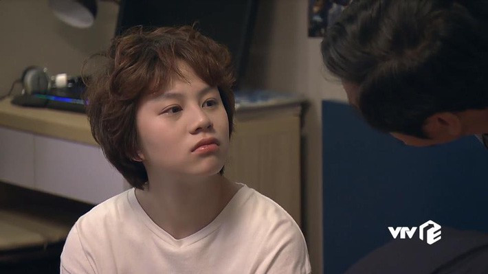 Tuy là em út trong nhà nhưng Dương luôn đứng ra bảo vệ hai chị gái. Hễ thấy chị cả hay chị hai bị bắt nạt, cô lại thể hiện khí chất của một người hùng. Từ việc đứng ra nói chuyện phải trái đến cả hành động "ra tay" với hai ông anh rể, Dương cũng chẳng ngại.