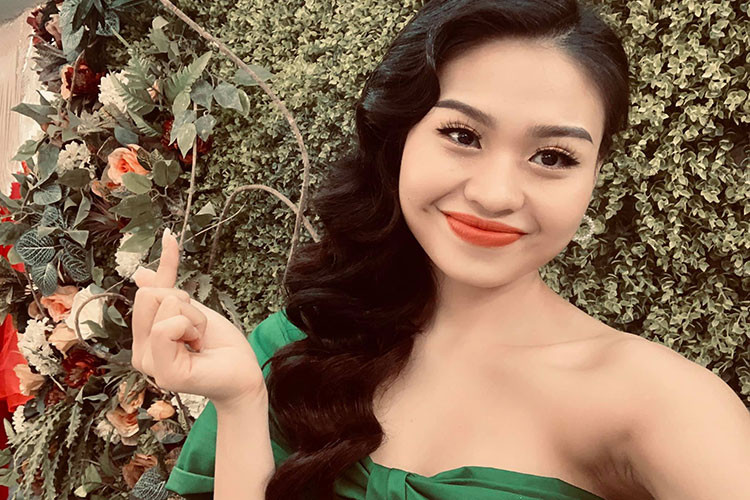 Mối tình chênh lệch tuổi quá lớn của Lê Lộc đã bị bố mẹ của cô phản đối.