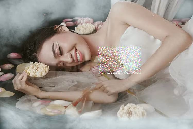 Tuấn Dũng dành nhiều tình cảm cho Lê Lộc. Bản thân Lê Lộc cũng biết điều này trước khi Tuấn Dũng đến chương trình "Người ấy là ai" để tỏ tình với cô.