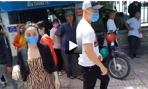 Le Duong Bao Lam bi danh khi di tu thien, vo phan ung gat-Hinh-2