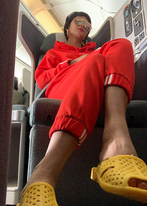 Lương Hoàng Anh đánh giá H'hen Niê là quê mùa lôm côm: "Một hoa hậu mà đi dép trong nhà, mặc đồ lôi thôi, ngồi chồm hổm từ trong nhà ra thế giới thì là thiếu ý thức", cần "nỗ lực để hội nhập với thế giới văn minh".