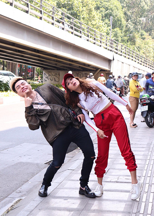 Vốn là cái tên gây ồn ào nên Bảo Lâm bị nghi dàn dựng clip để PR. Tuy nhiên, phía nam diễn khẳng định việc Lê Dương Bảo Lâm bị đánh là sự thật.