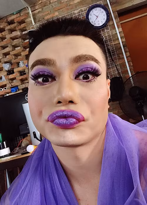 Ngoại hình vốn không phải là lợi thế của nam diễn viên hài này khi hóa thân thành nhân vật nữ.