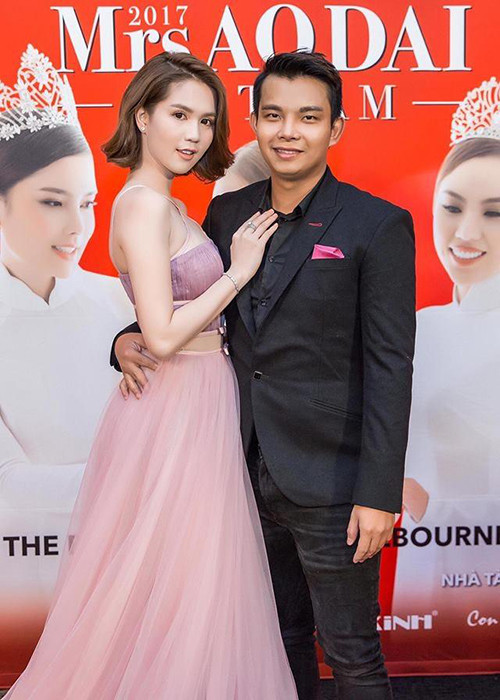 Nói về chiếc đầm bị cho là đạo ý tưởng, Đỗ Long lên tiếng: “Mình không chối bỏ việc học hỏi từ các NTK nước ngoài, nhưng học hỏi và có sự chọn lọc và phải có sự sáng tạo cá nhân. Chứ mình không copy 100% để trở thành phiên bản lỗi của các NTK danh tiếng". Ảnh: Một thế giới