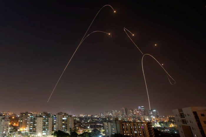 “Trong trường hợp này, Vòm Sắt chỉ đơn giản là ‘bắn trượt’ tên lửa, vì không có hệ thống phòng không-tên lửa nào đảm bảo 100% việc đánh bại một số mục tiêu nhất định”, IDF giải thích.