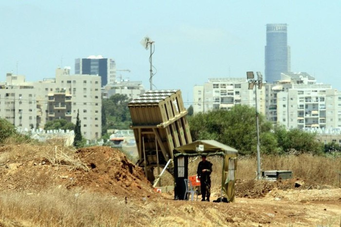 Có ý kiến cho rằng, Iron Dome đã không đánh chặn được tên lửa là "do các vấn đề kỹ thuật và vận hành, ngụ ý sự cố kỹ thuật của tổ hợp hoặc bất kỳ sai lầm nào do tính toán trong quá trình vận hành của nó.
