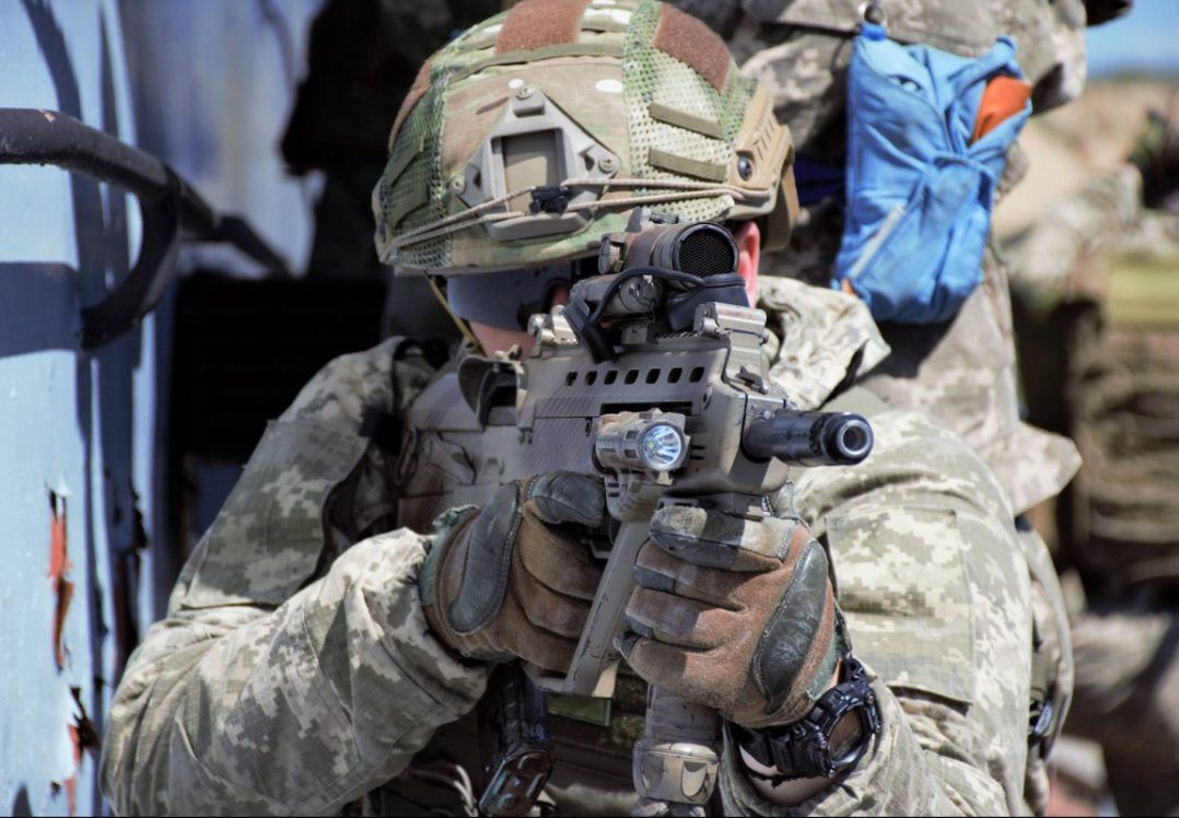 "Kiev ít nhiều đã sẵn sàng, họ đã chuẩn bị trong 6 tháng và điều gì sẽ xảy ra? Không có vùng đệm 3 km ở Donetsk. Làm thế nào để phòng thủ trước những đợt tấn công dồn dập", chuyên gia Bagdasarov lo lắng.