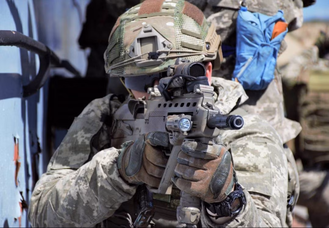 "Kiev ít nhiều đã sẵn sàng, họ đã chuẩn bị trong 6 tháng và điều gì sẽ xảy ra? Không có vùng đệm 3 km ở Donetsk. Làm thế nào để phòng thủ trước những đợt tấn công dồn dập", chuyên gia Bagdasarov lo lắng.