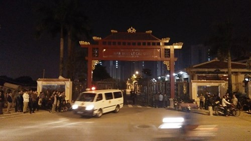 Ngày 12/11/2016, Công an TP Hà Nội cho biết, đã tống đạt quyết định khởi tố 3 bị can gồm; Nguyễn Diệu Linh (SN 1986, Hà Đông, Hà Nội), Lê Thị Thìn (SN 1962, Cầu Giấy, Hà Nội), Hoàng Văn Tuấn (SN 1993, Nghệ An) về hành vi vi phạm quy định về phòng cháy chữa cháy. Ngày 30/11/2016, UBND quận Cầu Giấy thông báo về quyết định hình thức kỷ luật cách chức đối với bà Nguyễn Xuân Nữ (Phó trưởng Phòng Văn hóa Thông tin quận Cầu Giấy), bà Nguyễn Thị Ngọc Ánh (Phó Chủ tịch UBND phường Dịch Vọng Hậu). Khiển trách bà Trịnh Thị Dung (PCT UBND quận Cầu Giấy), ông Nguyễn Tiến Huy (công chức phường Dịch Vọng Hậu), cảnh cáo ông Nguyễn Quang Thắng (Chủ tịch UBND phường Dịch Vọng Hậu).