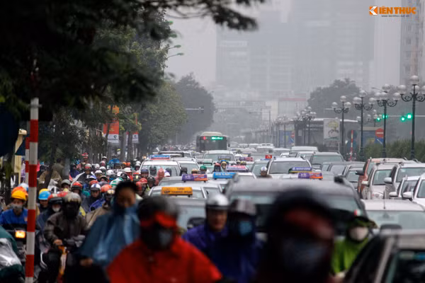 Do đã chạy khớp nối kỹ thuật thành công trong bến nên những chiếc xe buýt nhanh Hà Nội không chạy thử ngoài đường phố ngày 15/12.