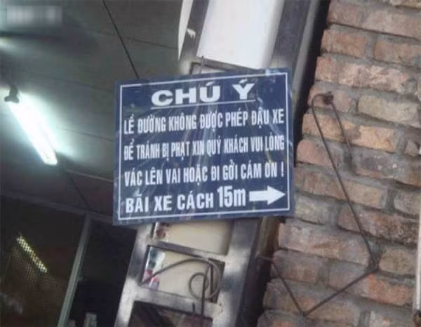 Hầu hết những tấm bảng, băng rôn quảng cáo... đều được chủ nhân của nó lên ý tưởng biến hóa theo phong cách hài hước mục đích cuối cùng để thu hút khách hàng.