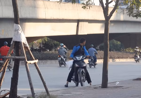 Hầu hết các trường hợp người tham gia giao thông vi phạm đều bị cảnh sát 141 Hà Nội xử lý nghiêm.