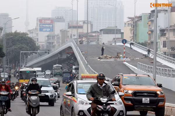  Cầu vượt Ô Đông Mác – Nguyễn Khoái, khởi công vào ngày 29/5/2016 (Giao giữa đường Vành đai I với đường Lò Đúc, đường Kim Ngưu (quận Hai Bà Trưng, TP Hà Nội), là một trong những công trình giao thông trọng điểm nhằm giải quyết các vấn đề về ùn tắc giao thông của Thủ đô khi các phương tiện di chuyển qua khu vực.