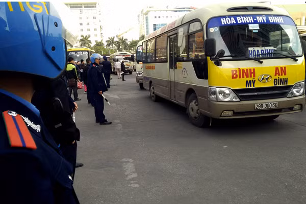 Giám đốc Sở GTVT Hà Nội - ông Vũ Văn Viện cho biết: "Sở GTVT Hà Nội đã chỉ đạo bố trí đủ xe dự phòng, không để khách tồn đọng tại bến xe Mỹ Đình".